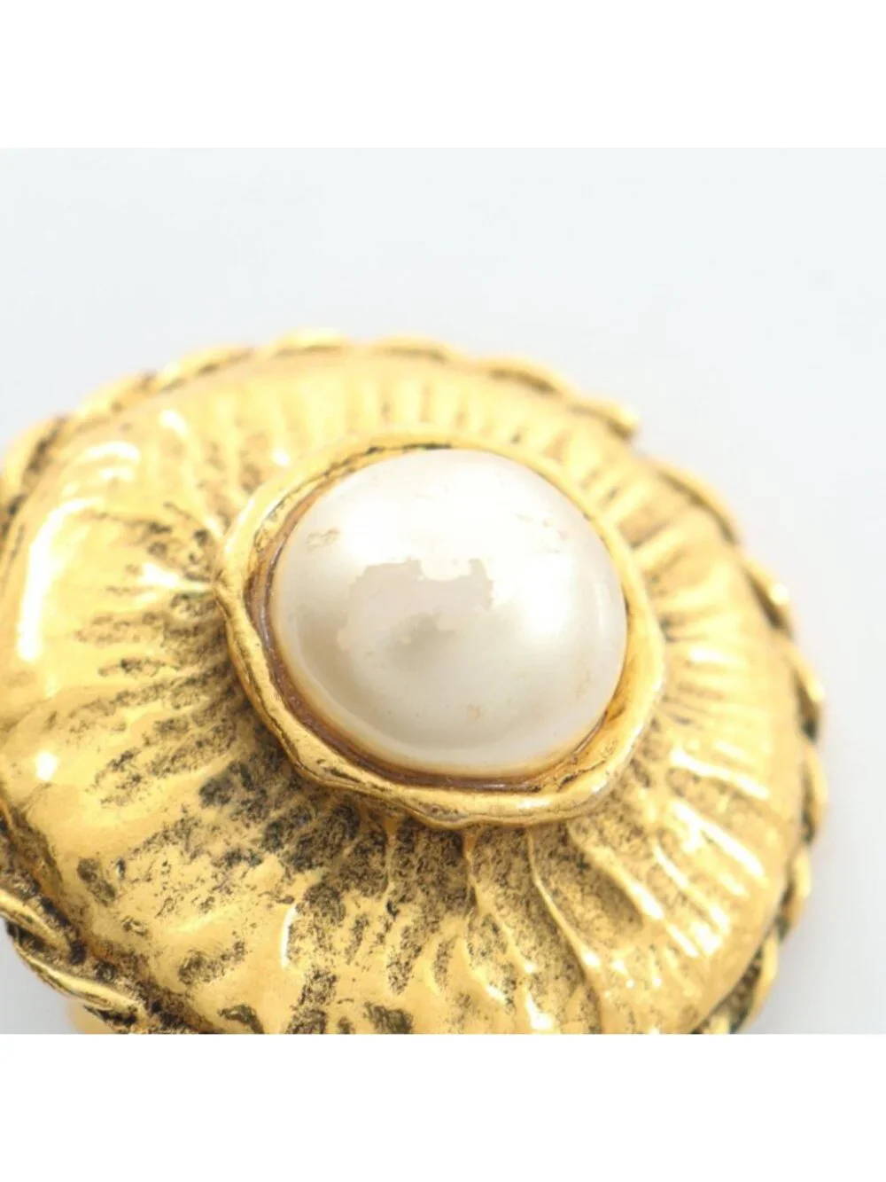 Chanel Earrings Round Gold